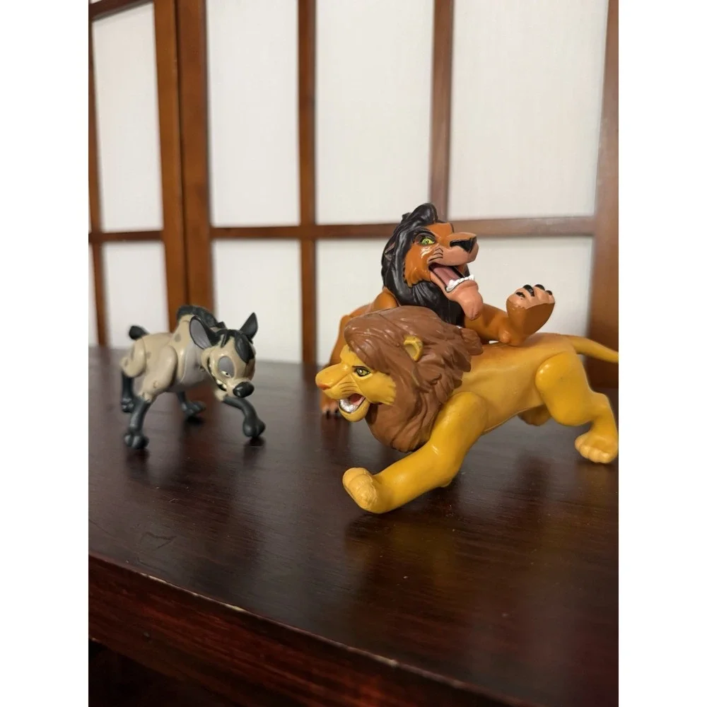 Lion King Mufasa Scar Hyena Fight Scene Moveable Attack Figures Lot Of 3